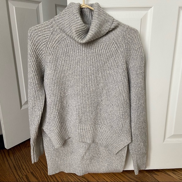 Aritzia Sweaters - Aritzia grey knit sweater